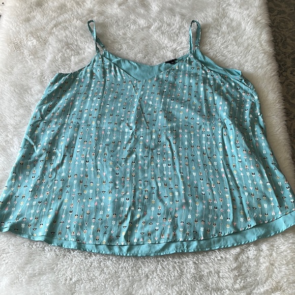 Torrid SOPHIE CHALLIS DOUBLE LAYER SWING CAMI sage green multicolor arrow size 1 - Picture 3 of 11